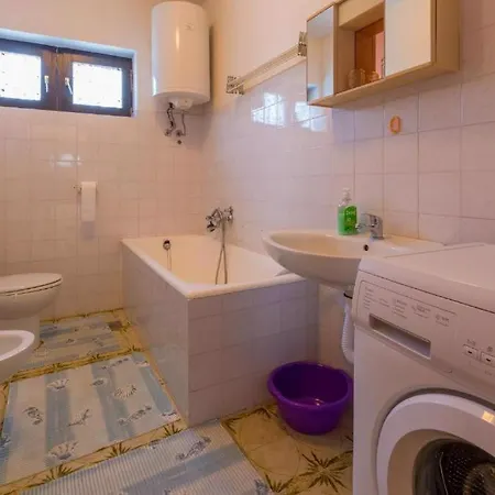 Apartment In Dramalj 41518