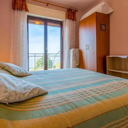 Apartment In Dramalj 41518