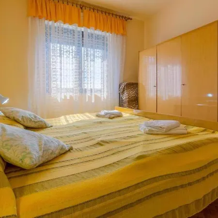 In Dramalj 41518 Apartment