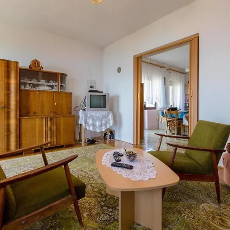 In Dramalj 41518 Apartment