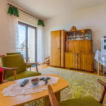 Apartment In Dramalj 41518